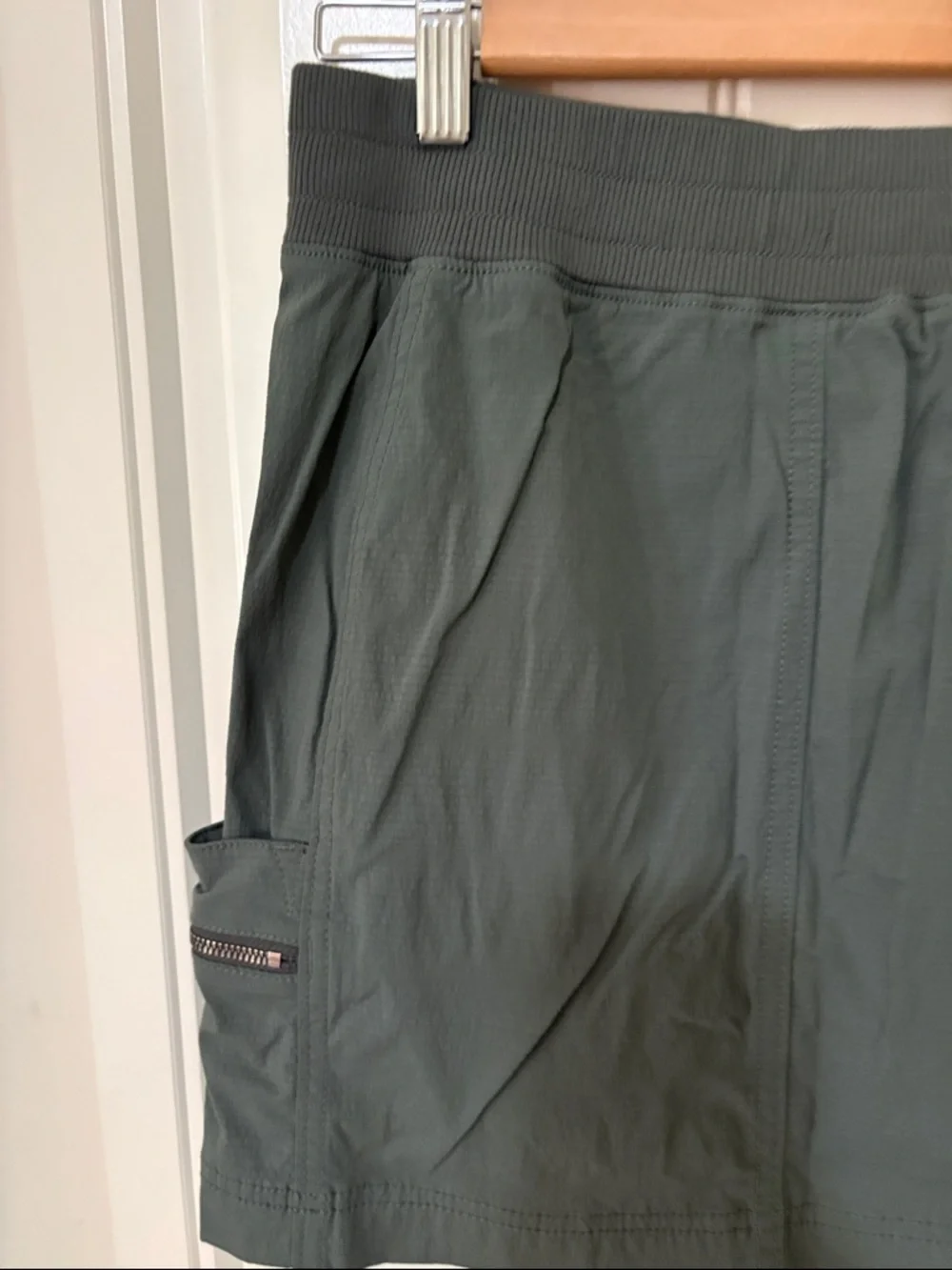 Athleta Olive Green Active Skort with Zip Pockets - Picture 5 of 9